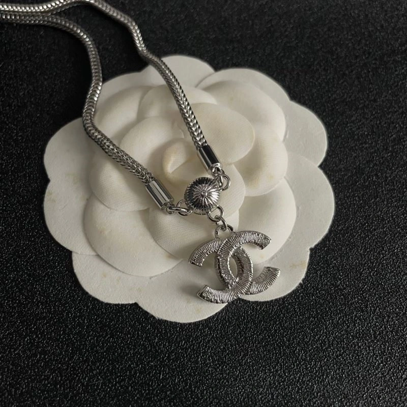 Chanel Necklaces Practical 223439