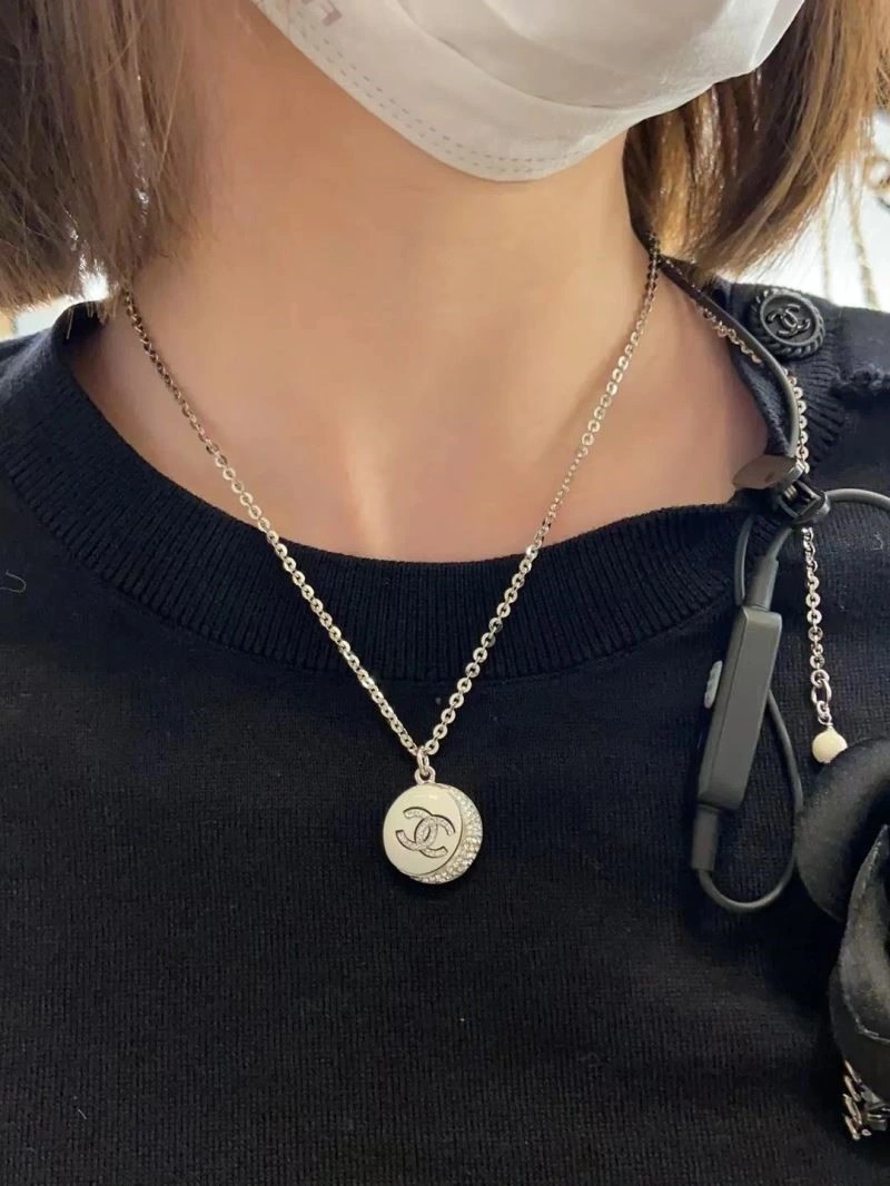 Cozy Chanel Necklaces 223430