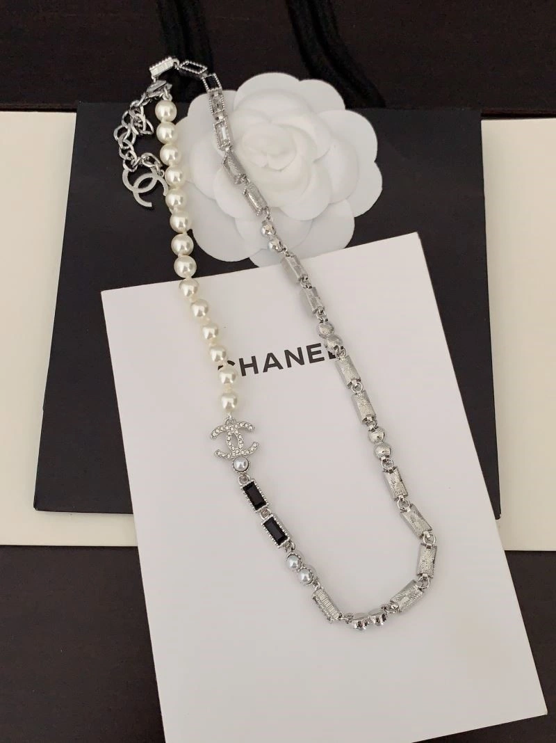 Trendsetting Chanel Necklaces 223482