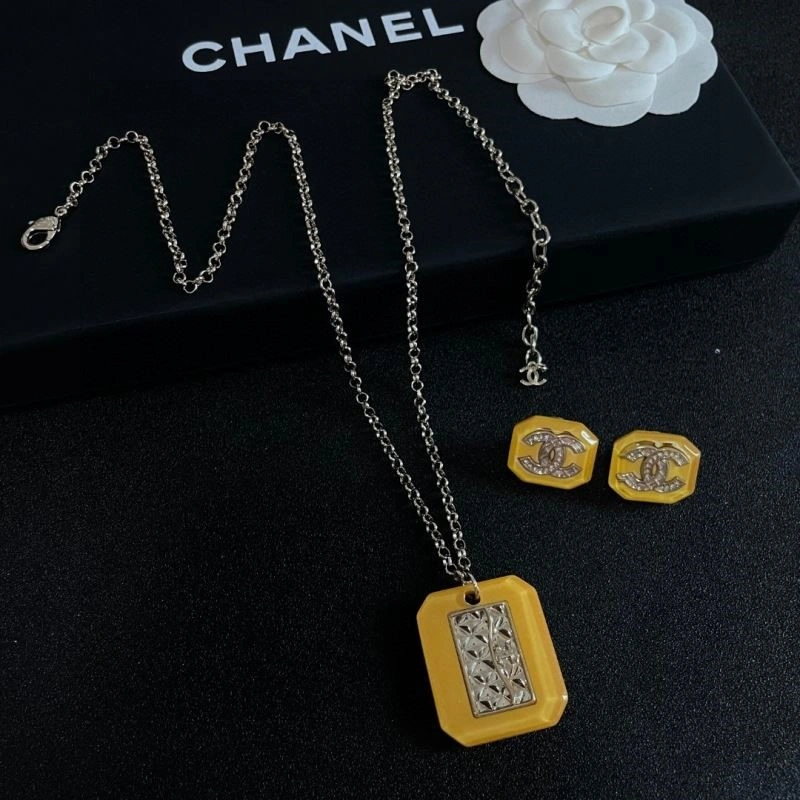 Effortless Chanel Necklaces 223431