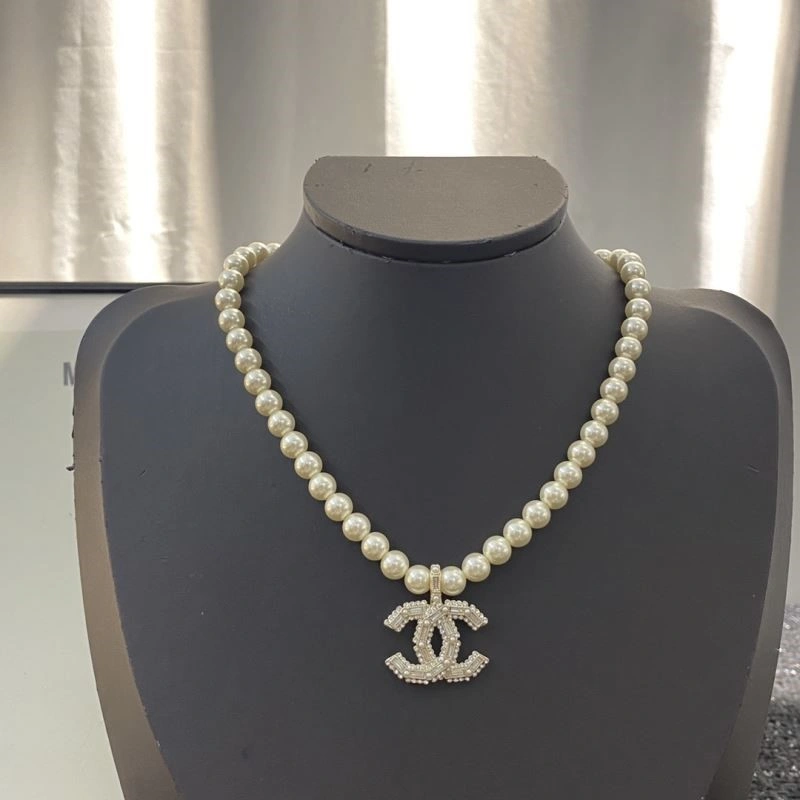 Chanel Necklaces Sleek 223402