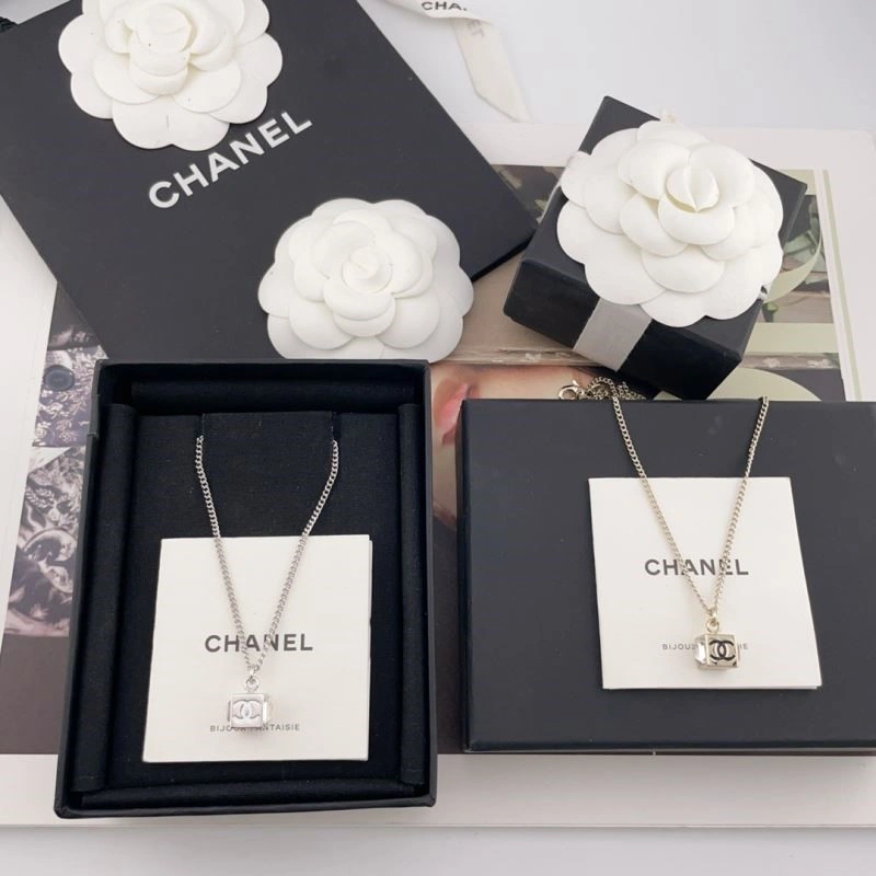 Chanel Necklaces Trendsetting 223405