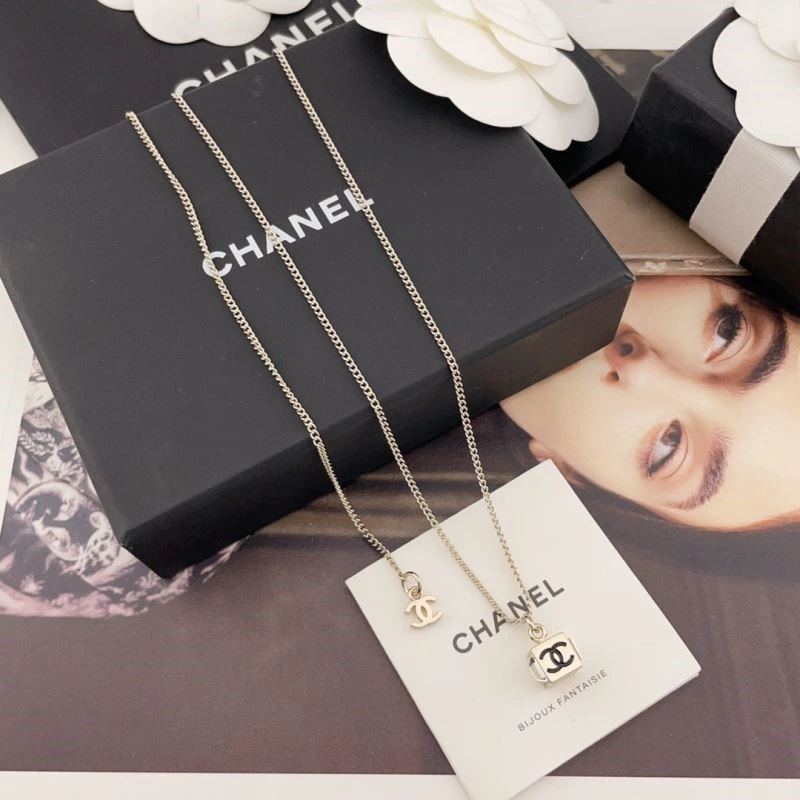 Chanel Necklaces Trendsetting 223405