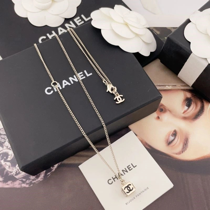 Chanel Necklaces Trendsetting 223405