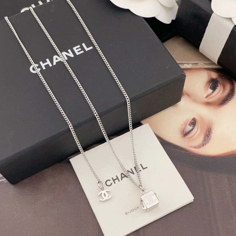 Chanel Necklaces Trendsetting 223405