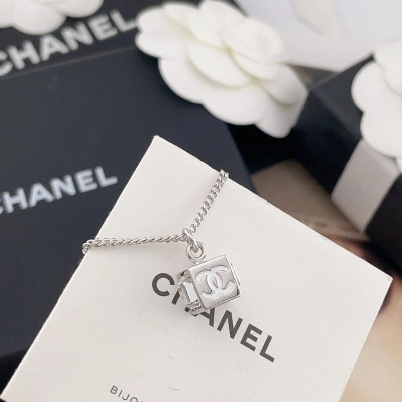 Chanel Necklaces Trendsetting 223405