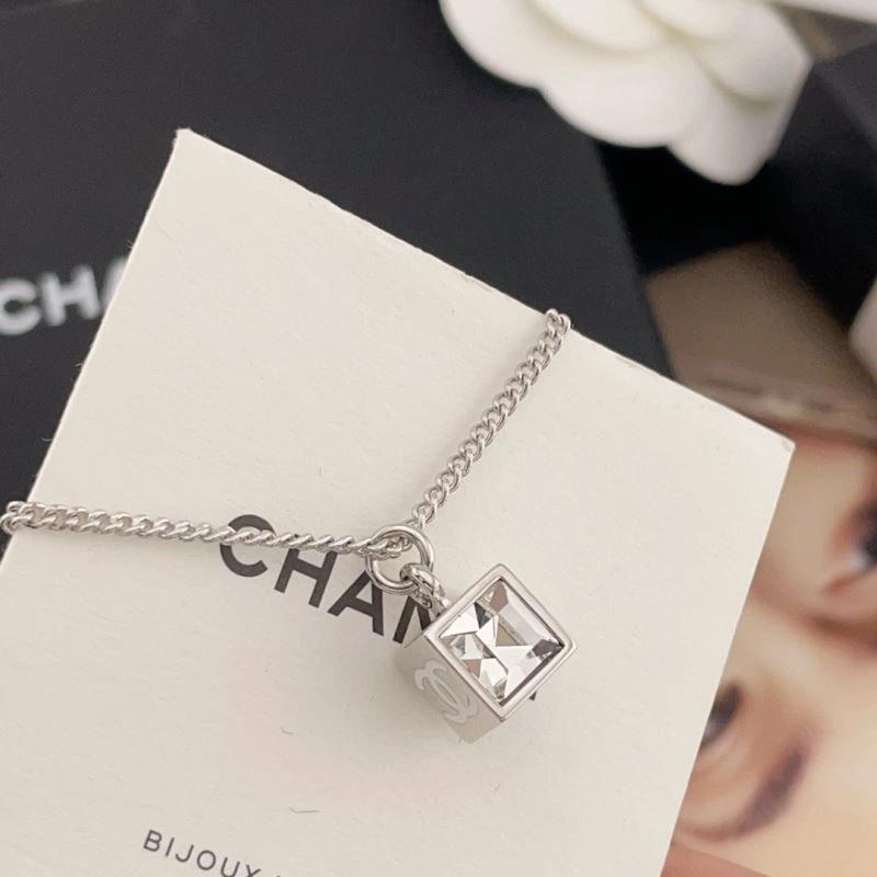 Chanel Necklaces Trendsetting 223405