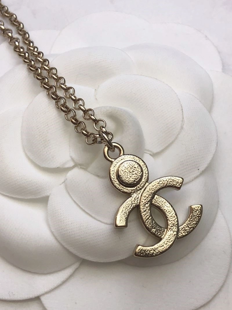 WaterResistant Chanel Necklaces 223404