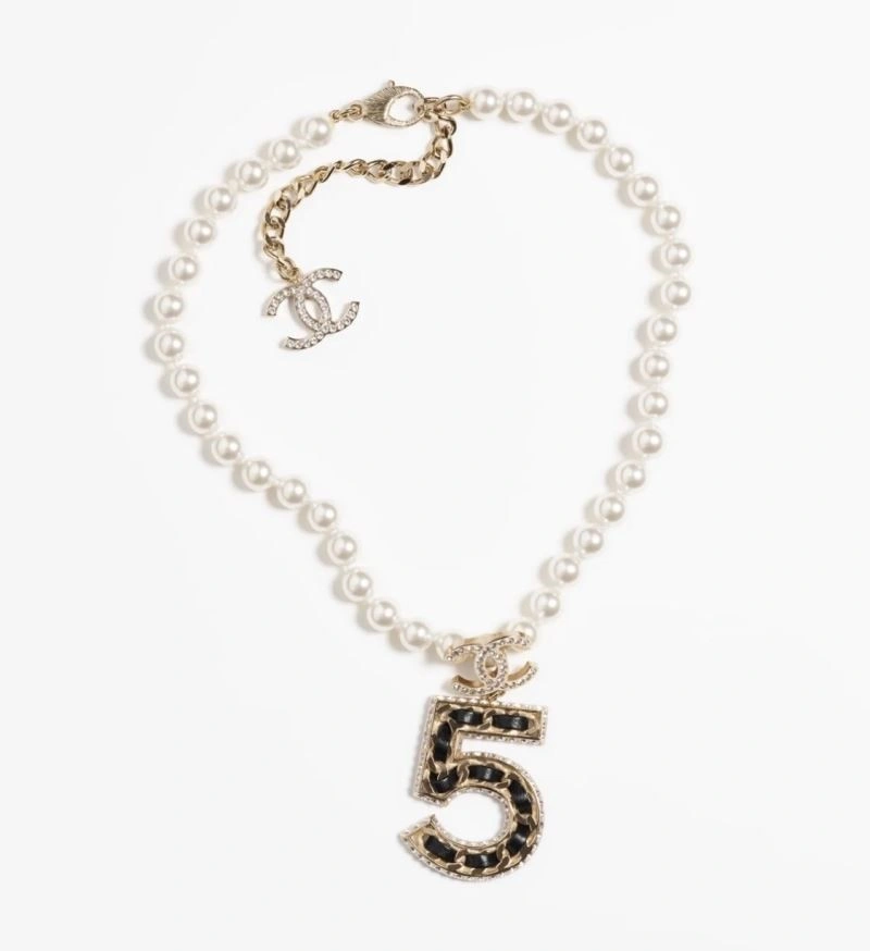 Refined Chanel Necklaces 223400