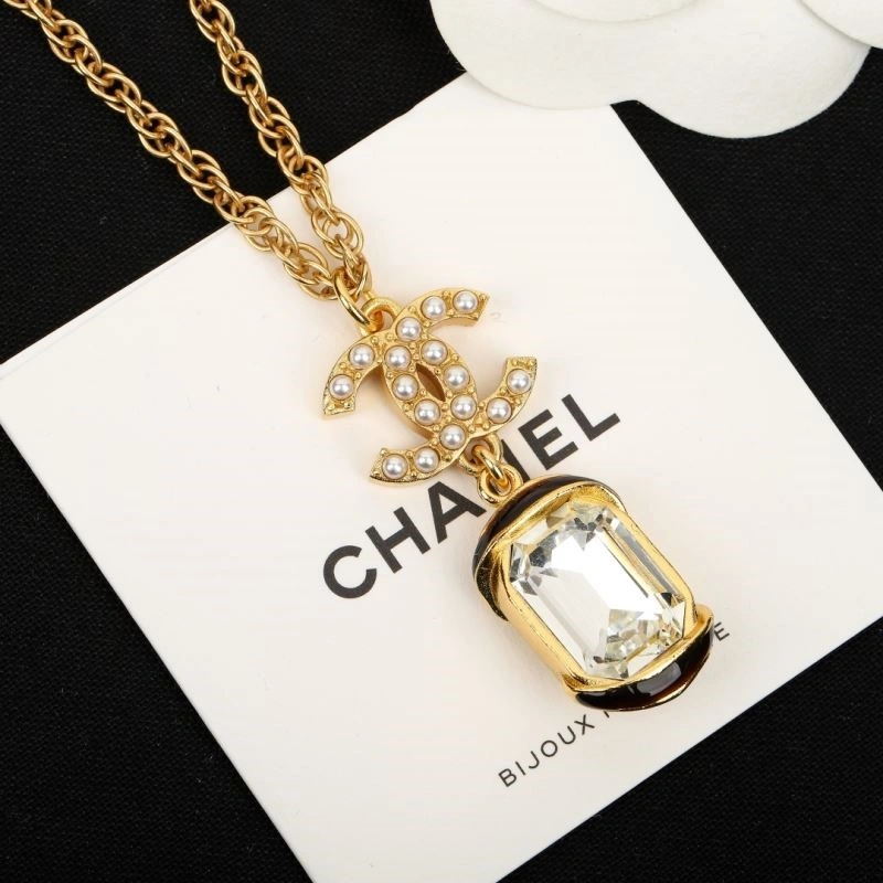 Trendsetting Chanel Necklaces 223359