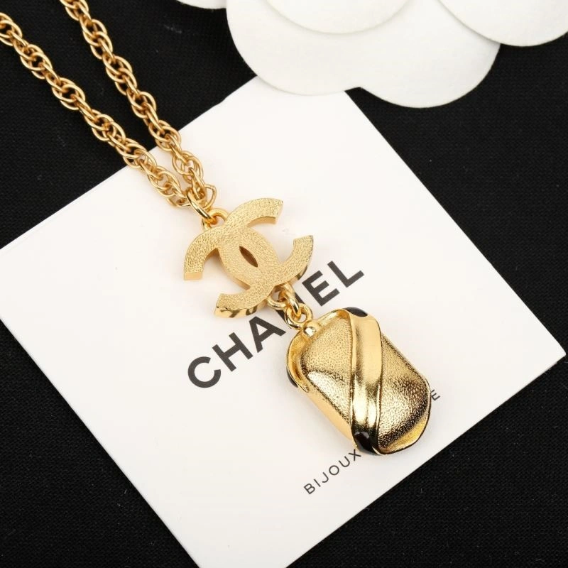 Trendsetting Chanel Necklaces 223359