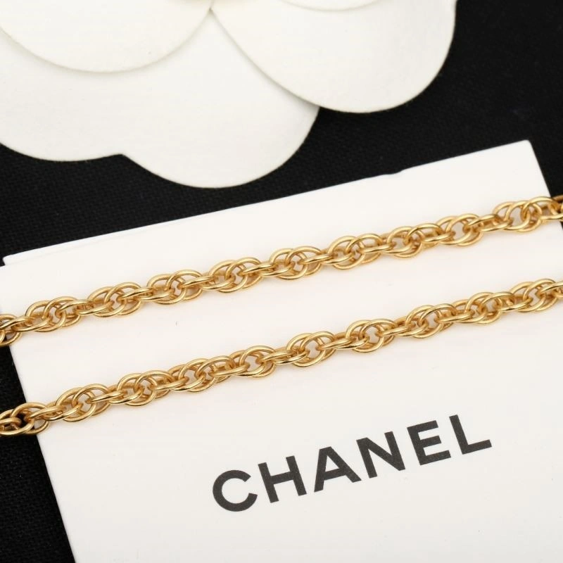 Trendsetting Chanel Necklaces 223359