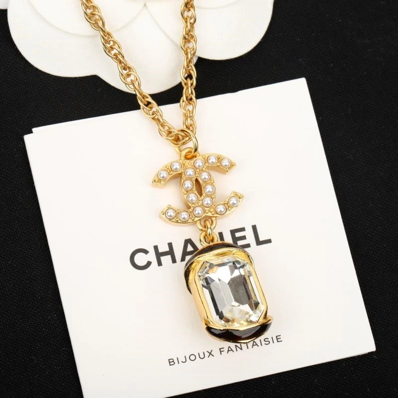 Trendsetting Chanel Necklaces 223359