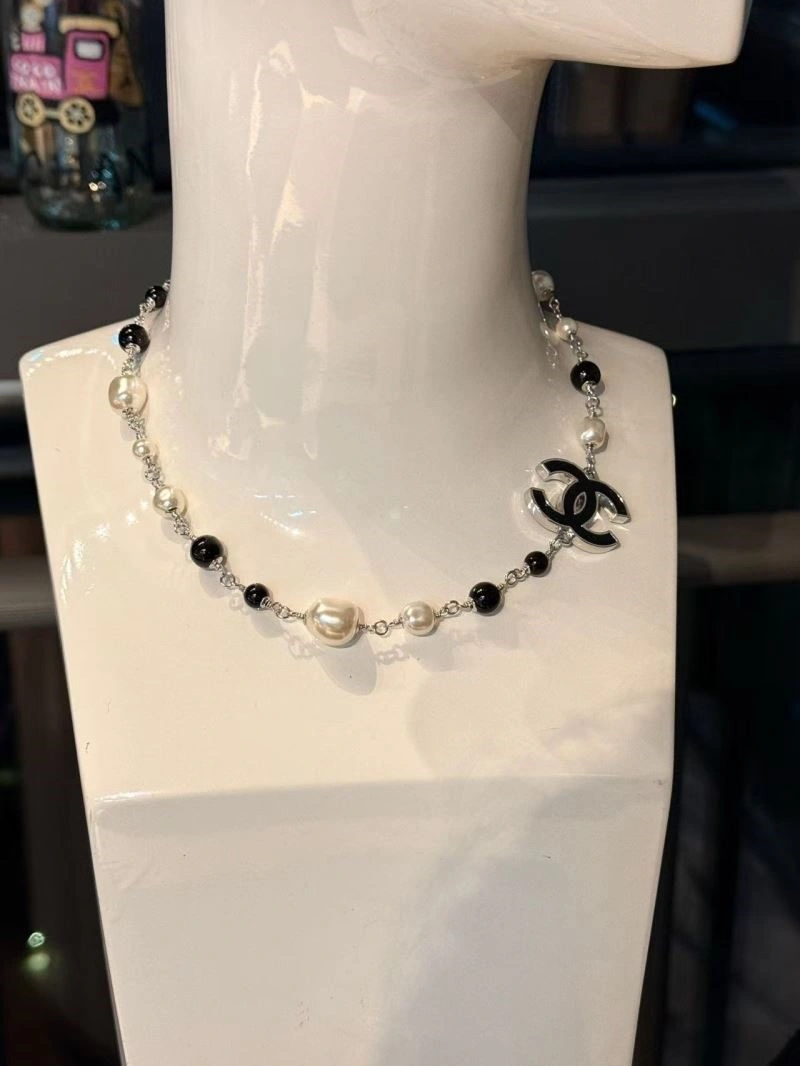 Minimalist Chanel Necklaces 223335