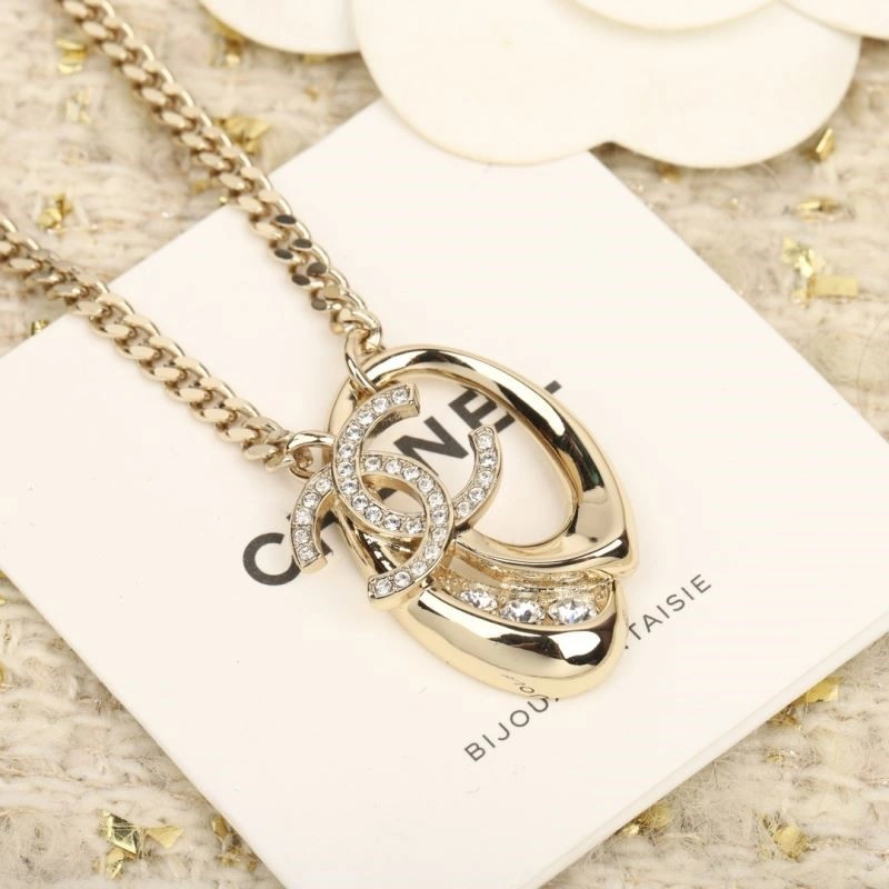 Effortless Chanel Necklaces 223318