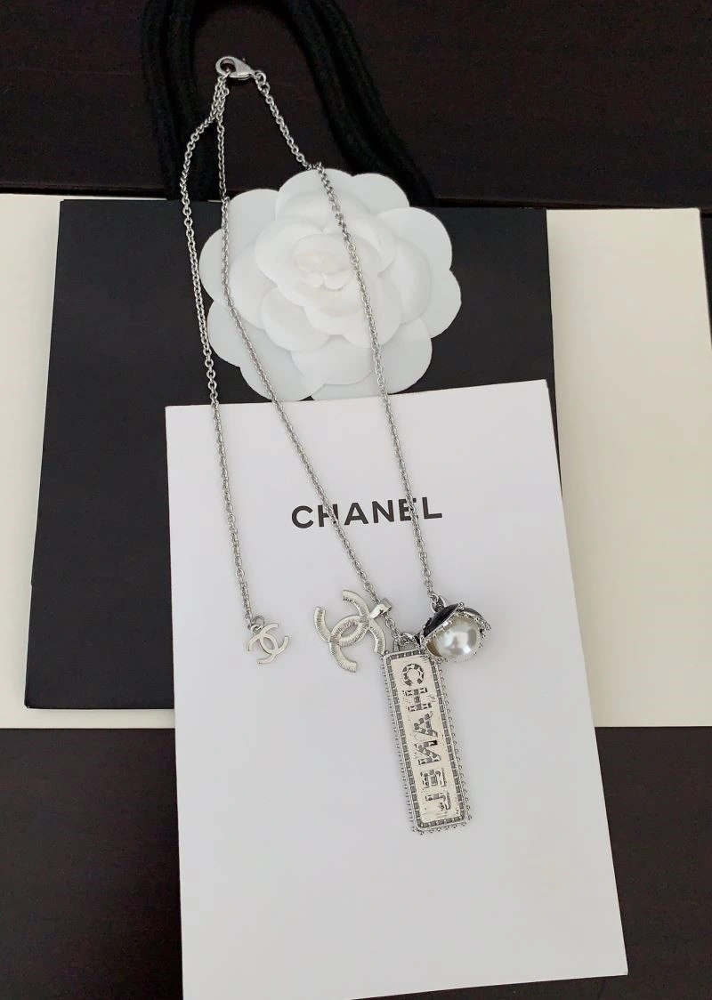 Sleek Chanel Necklaces 223317