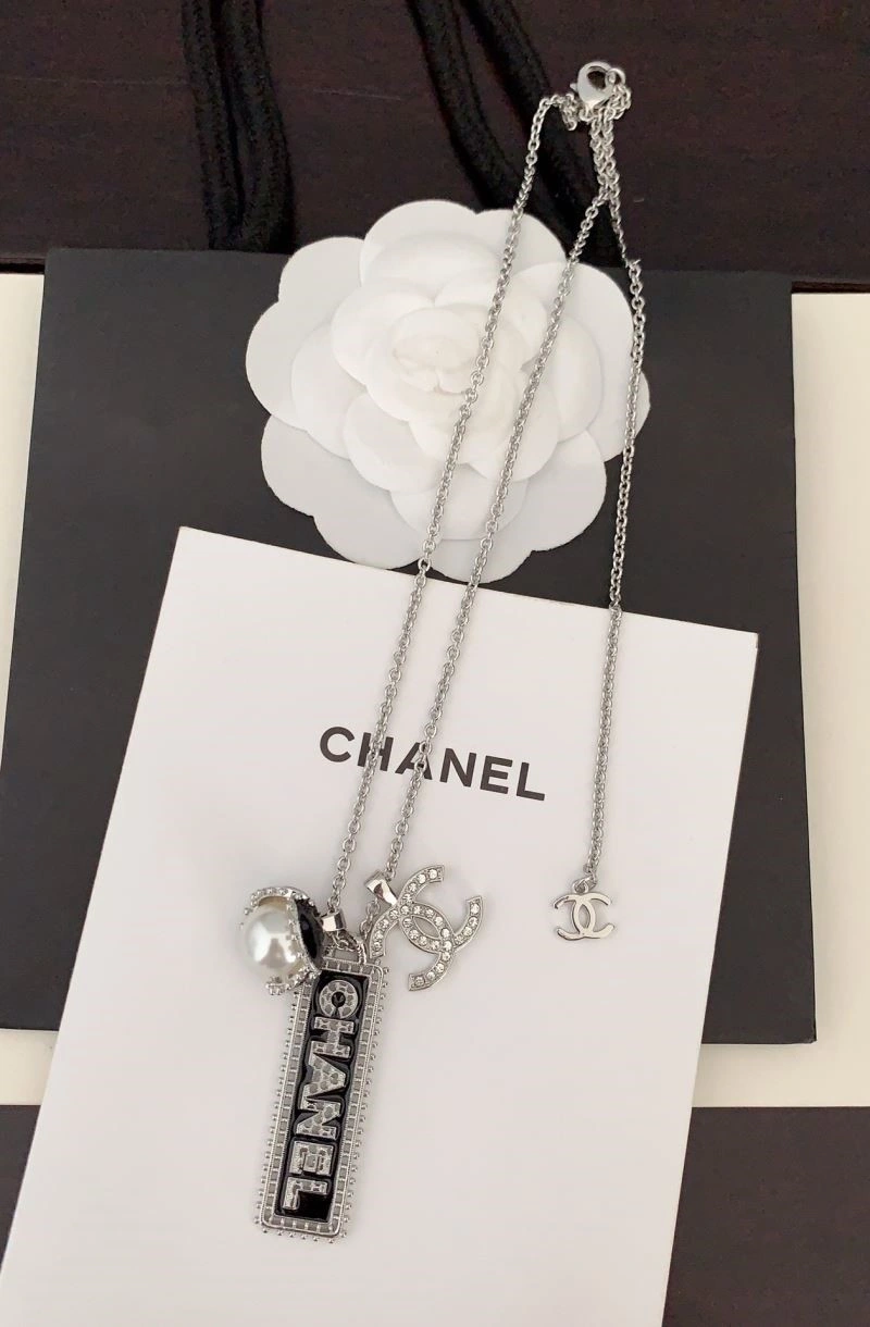 Sleek Chanel Necklaces 223317