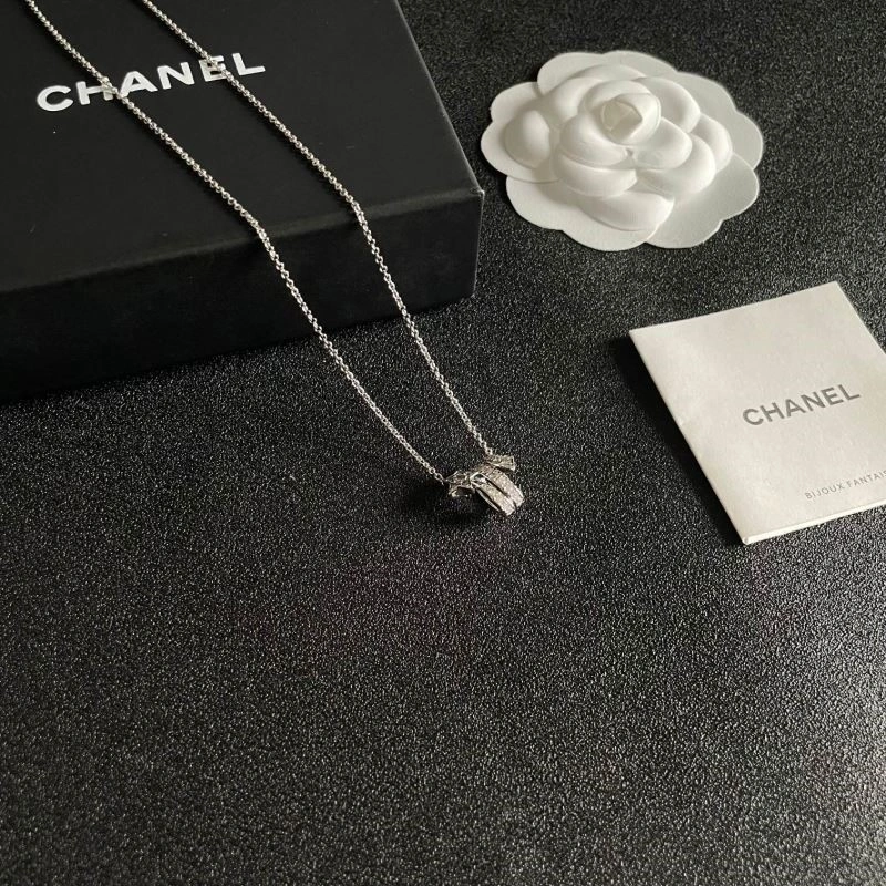 Snug Chanel Necklaces 222239