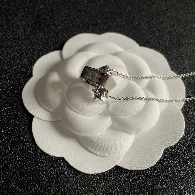 Snug Chanel Necklaces 222239