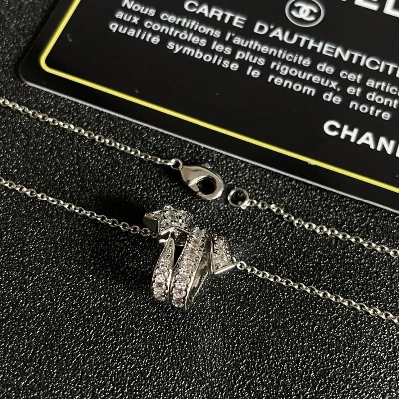 Snug Chanel Necklaces 222239