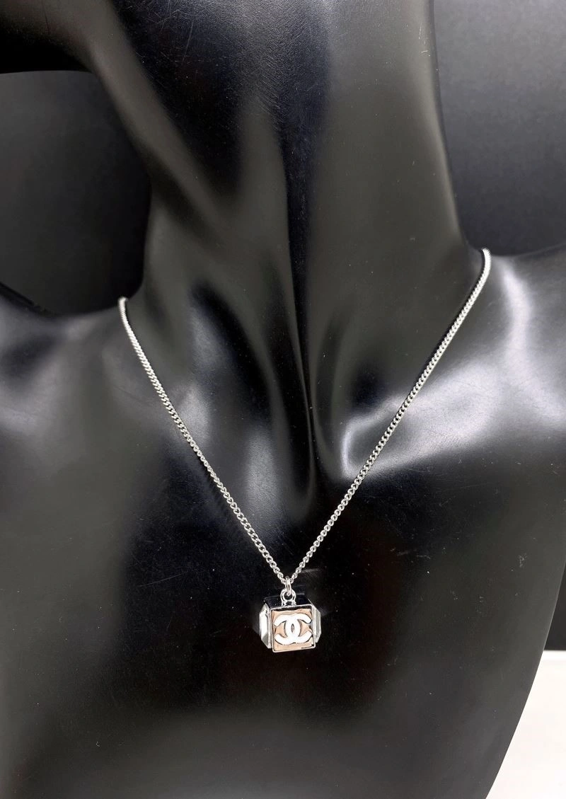 Timeless Chanel Necklaces 222220