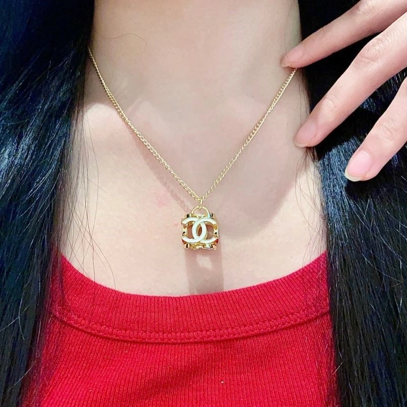Sophisticated Chanel Necklaces 222203