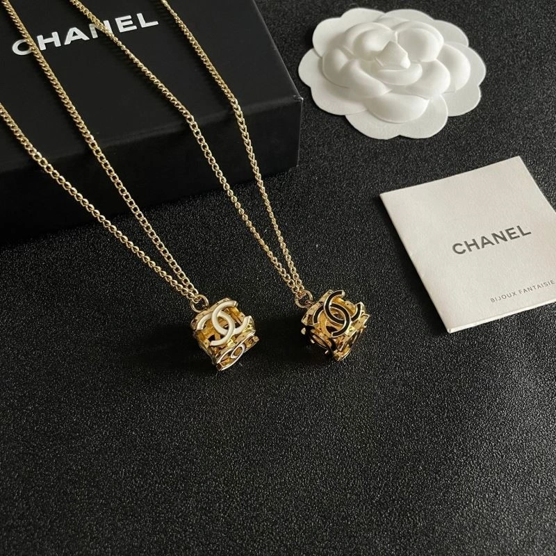 Sophisticated Chanel Necklaces 222203
