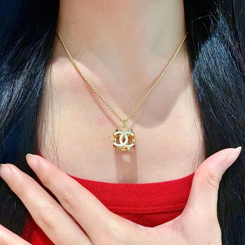 Sophisticated Chanel Necklaces 222203