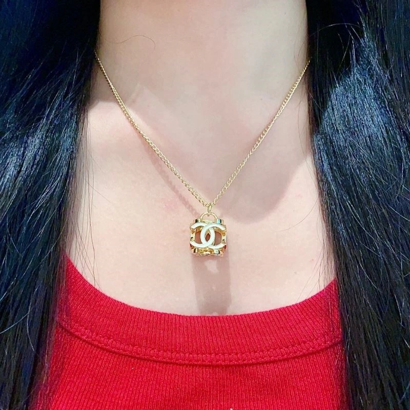Sophisticated Chanel Necklaces 222203