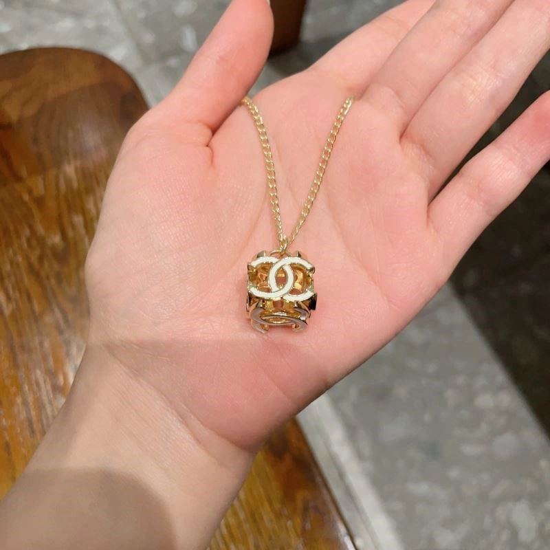 Sophisticated Chanel Necklaces 222203