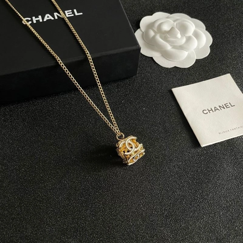 Sophisticated Chanel Necklaces 222203
