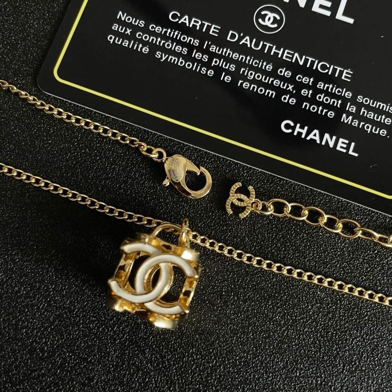 Sophisticated Chanel Necklaces 222203