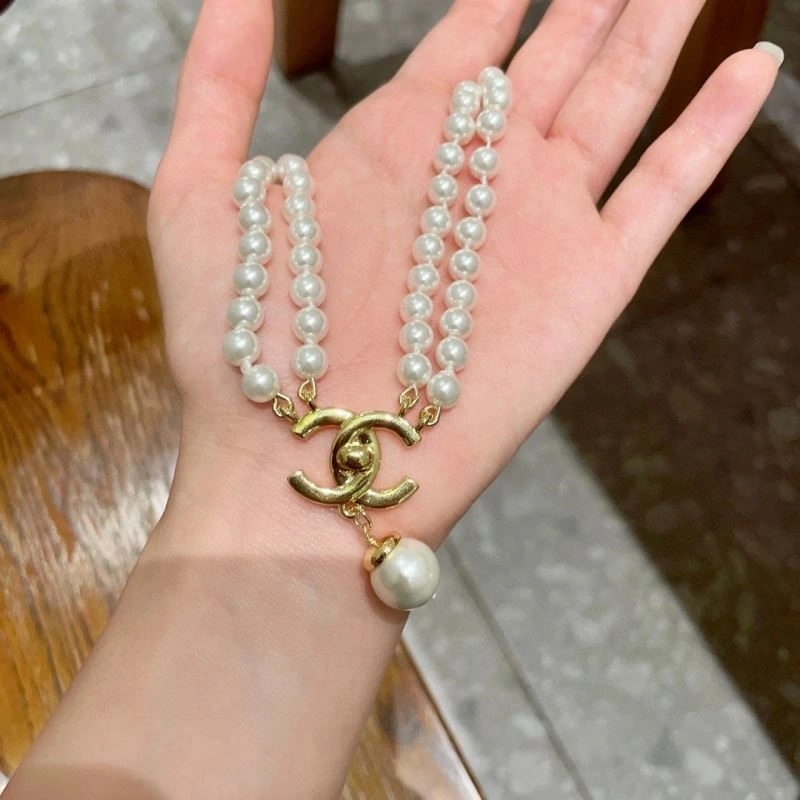 Compact Chanel Necklaces 222199