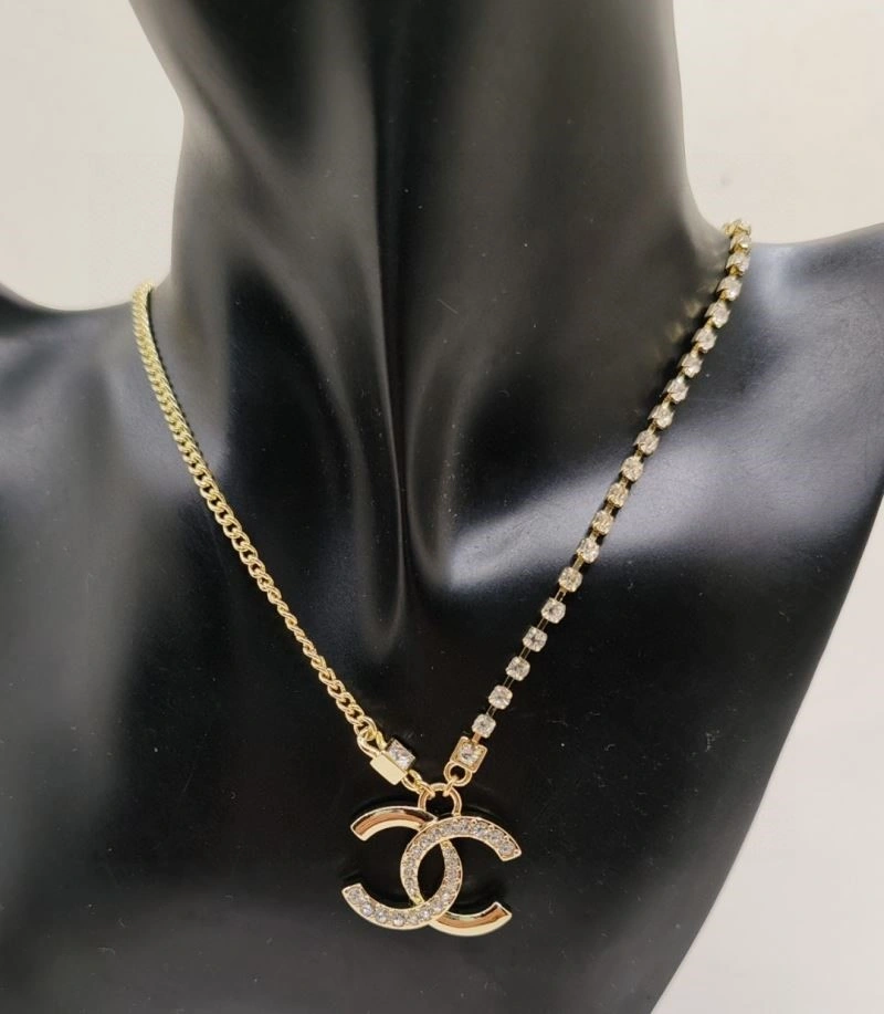 Trendsetting Chanel Necklaces 222068
