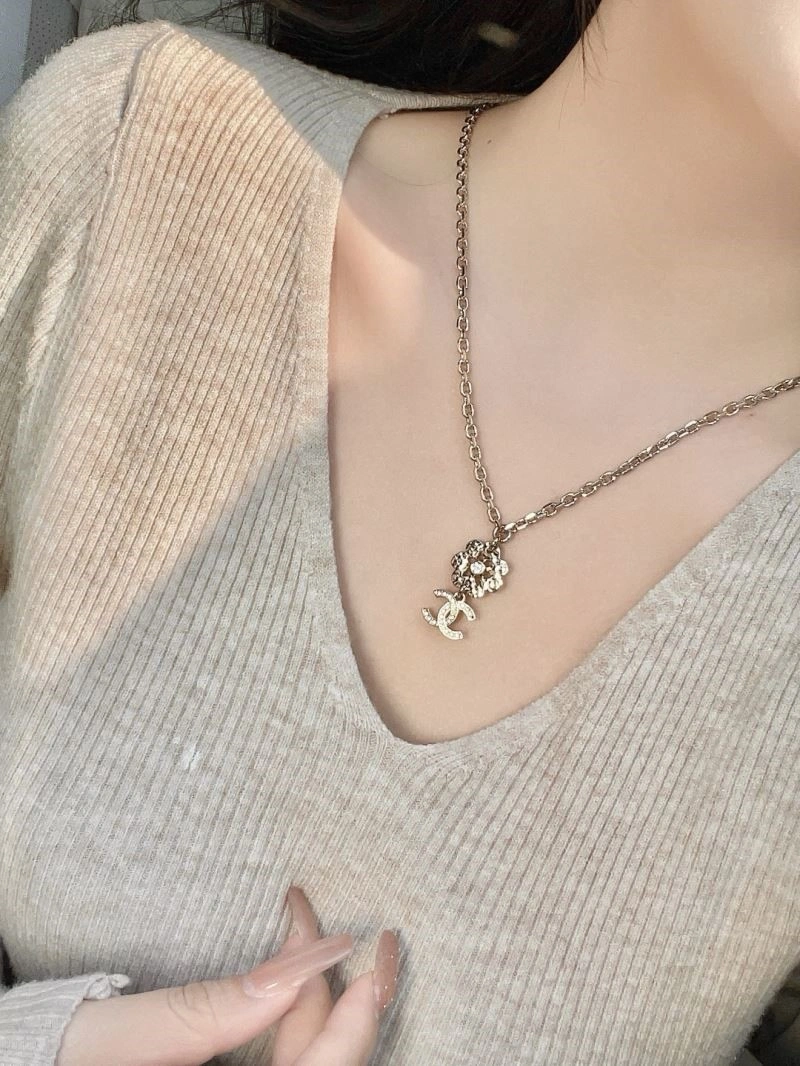 WaterResistant Chanel Necklaces 222060