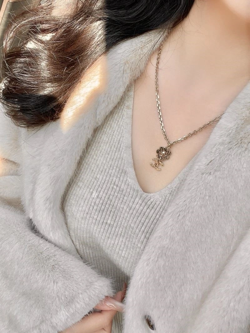 WaterResistant Chanel Necklaces 222060