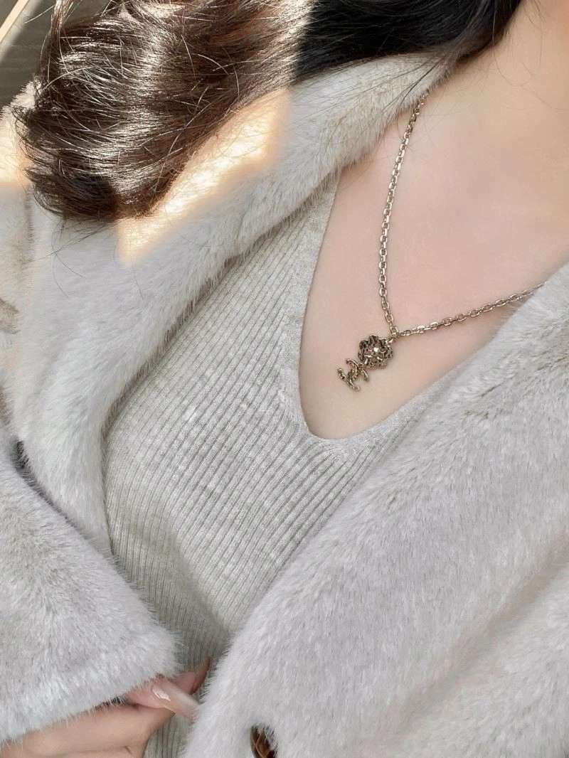 WaterResistant Chanel Necklaces 222060