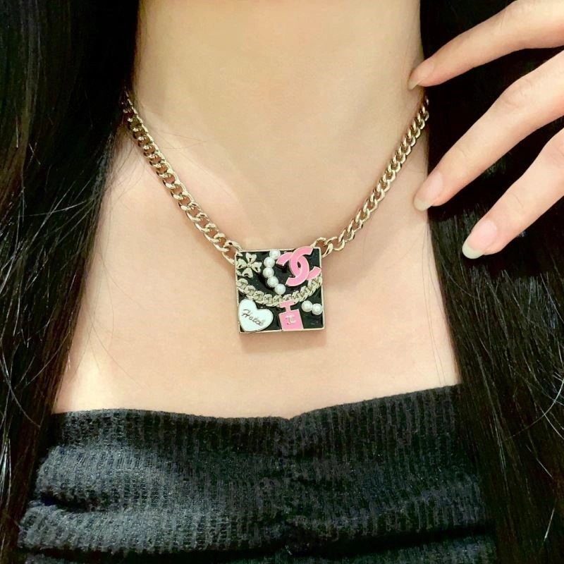 Chanel Necklaces Sporty 220859