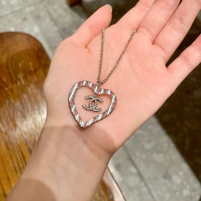 Compact Chanel Necklaces 220731