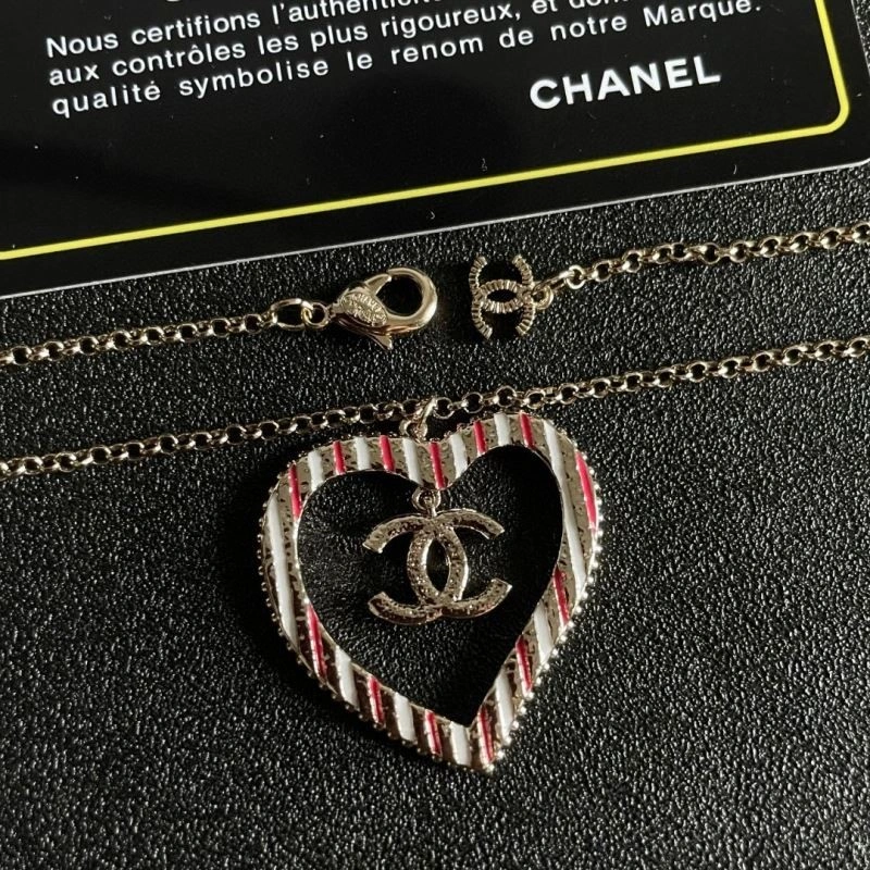 Compact Chanel Necklaces 220731