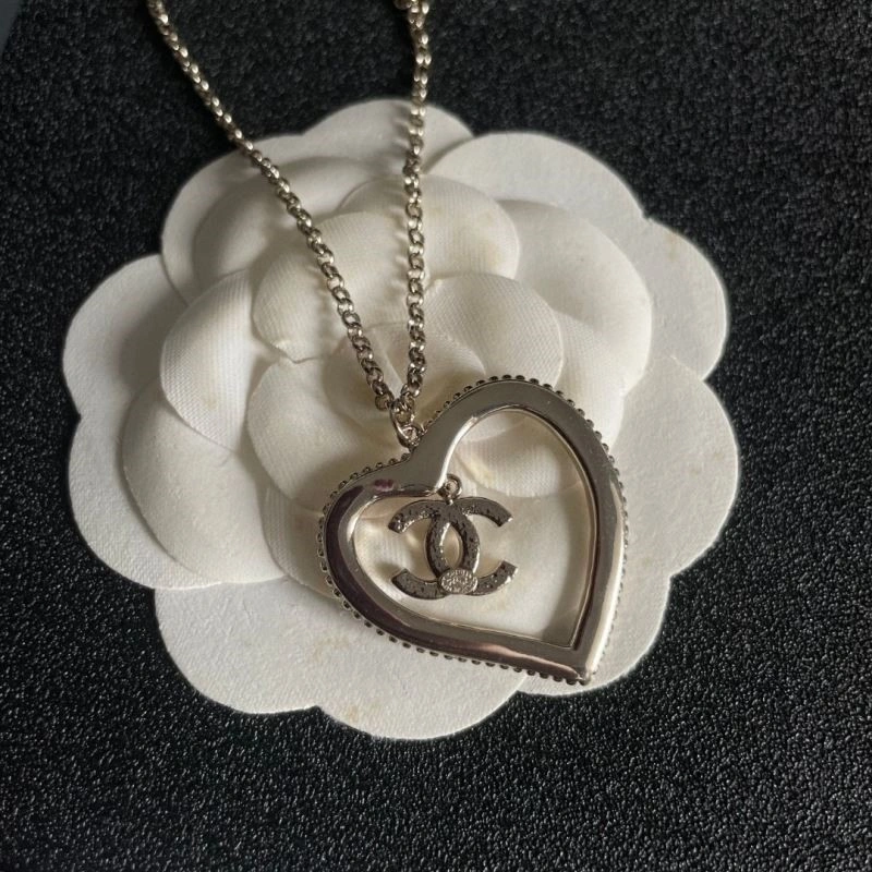 Compact Chanel Necklaces 220731