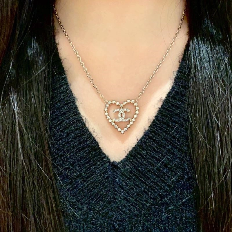 Comfortable Chanel Necklaces 220730