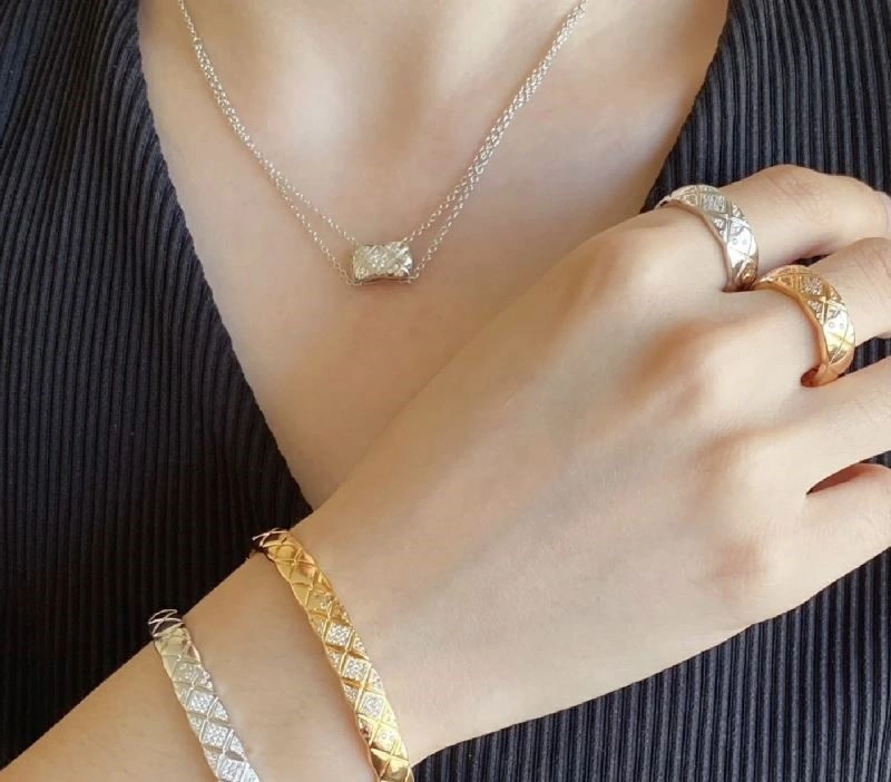 Youthful Chanel Necklaces 220785
