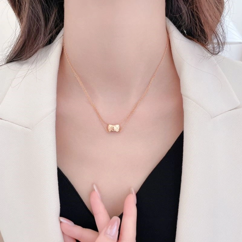 Chanel Necklaces Chic 220726