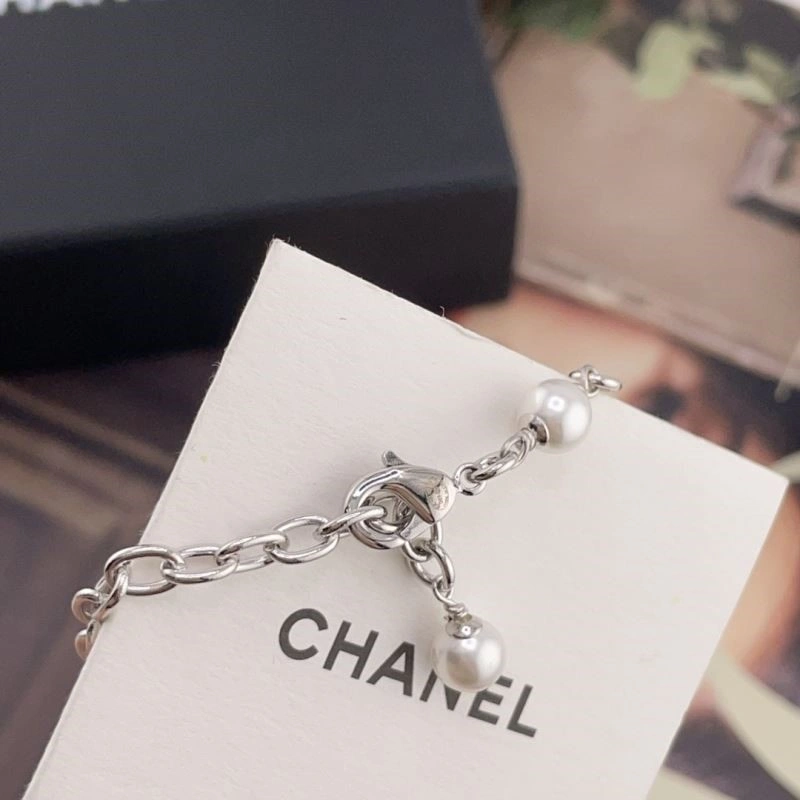 Chanel Necklaces Neat 220711