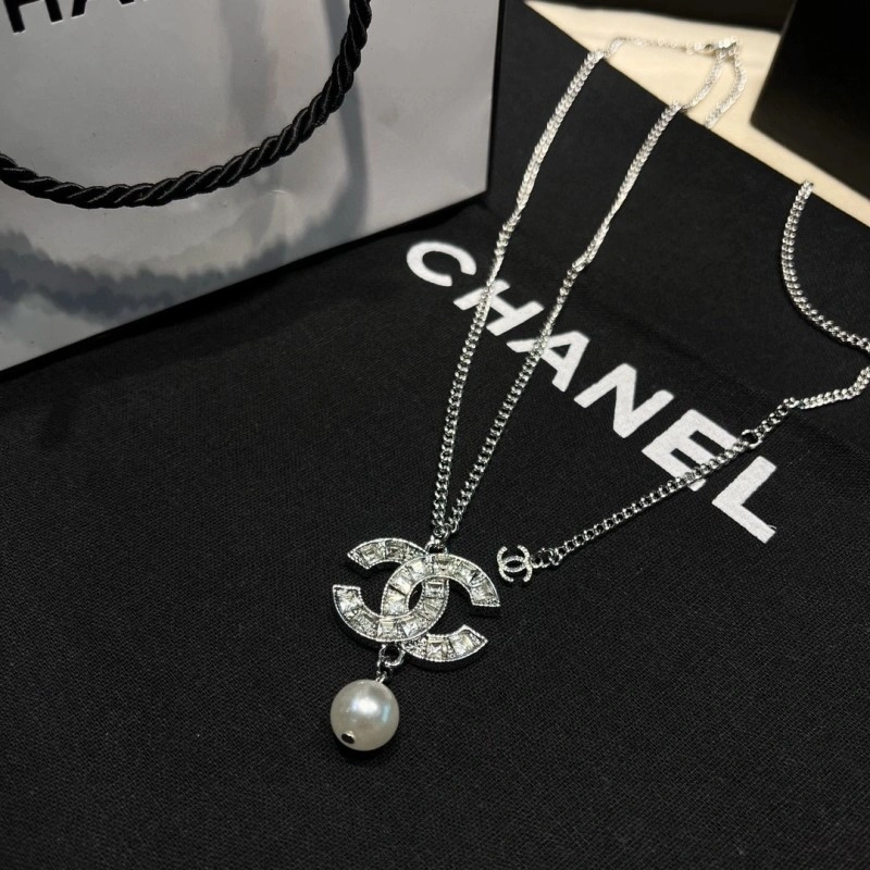 Snug Chanel Necklaces 220675