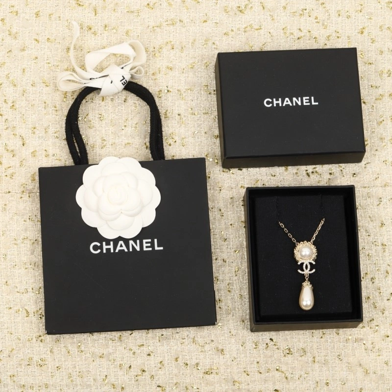 Classic Chanel Necklaces 220633