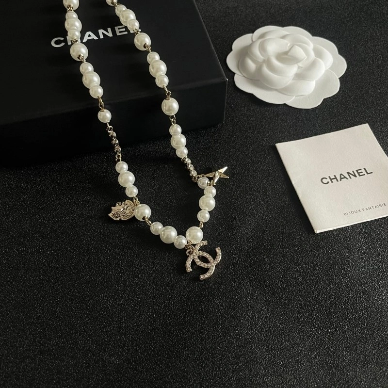 Chanel Necklaces Functional 220630
