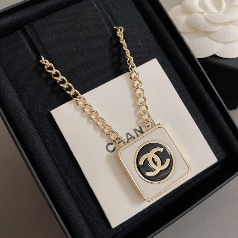 RelaxedFit Chanel Necklaces 220624