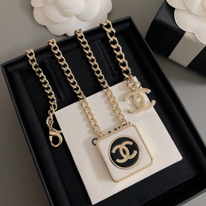 RelaxedFit Chanel Necklaces 220624